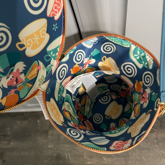 Lounge fly Disney Alice in Wonderland Tea Cup Purse - Picture 6 of 6